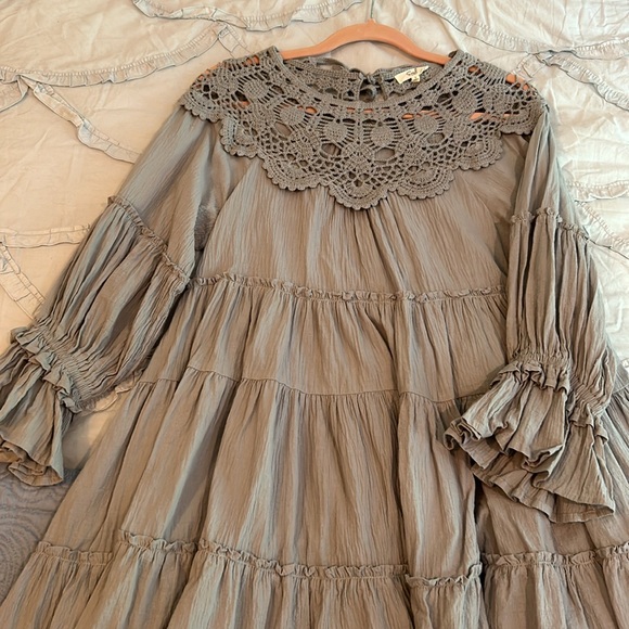 NWOT Beautiful women’s EASEL dress - Picture 11 of 16